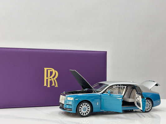 ZP 1/18 Rolls-Royce Phantom VIII – Silver/Turquoise Blue (ZP120)
