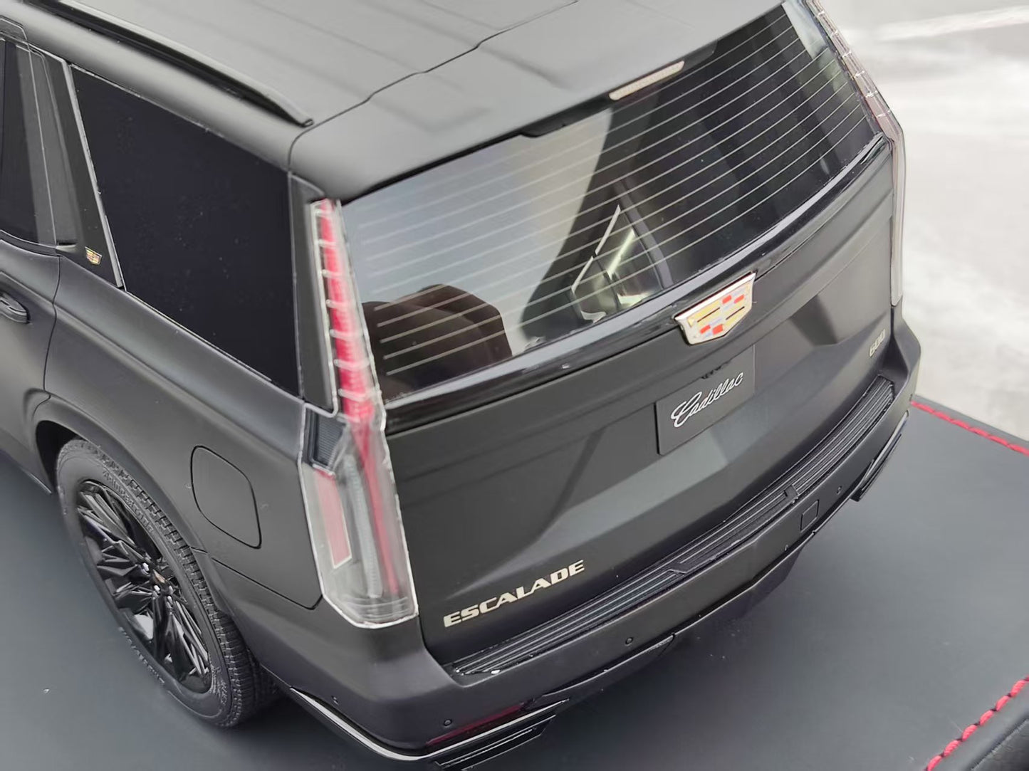 BBA MODEL 1/18 Cadillac Escalade Luxury Edition, Matte Black, BBA049