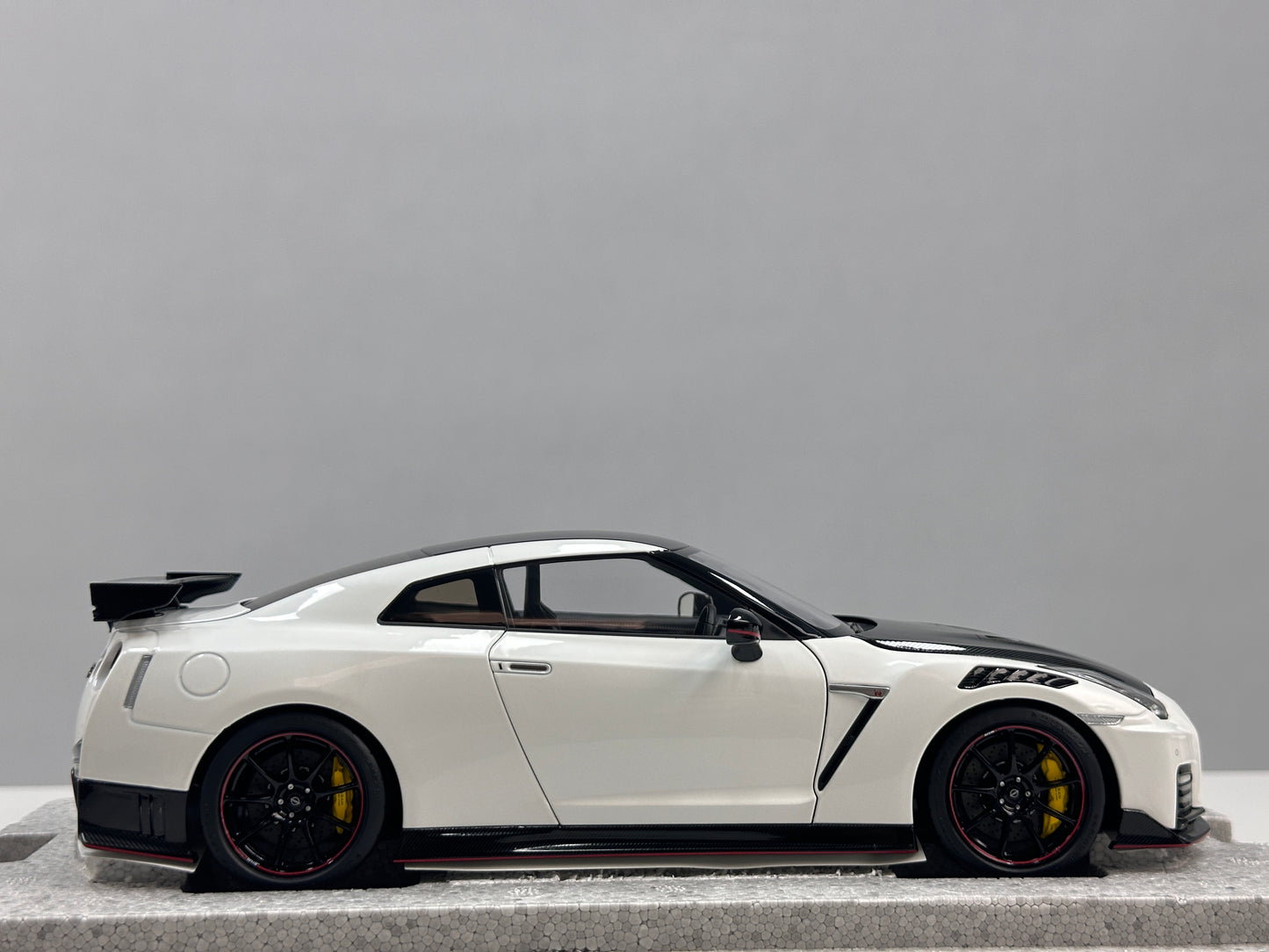 MOTORHELIX 1/18 Nissan GT-R NISMO (R35) Special Edition 2022 Brilliant Pearl White MH378