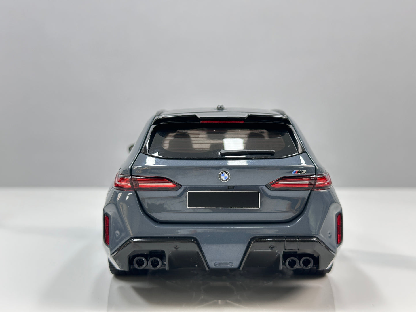 MINICHAMPS 1/18 BMW M5 Touring (2024) – Metallic Grey (110023901)