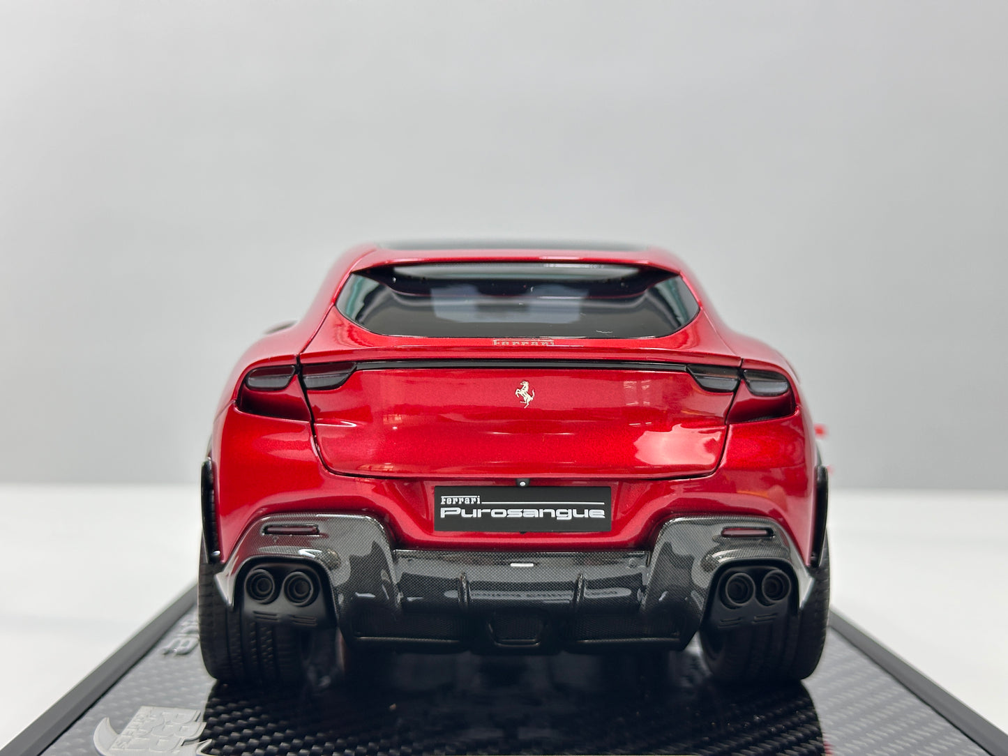 BBR 1/18 Ferrari Purosangue – Metallic Red, Black Roof, Carbon Fiber Underbody (HE180052BCH)