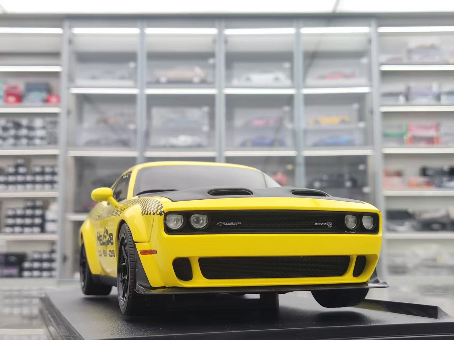 Solido 1/18 Dodge Challenger SRT Hellcat Redeye Widebody NYC Hellcab Yellow S1805716