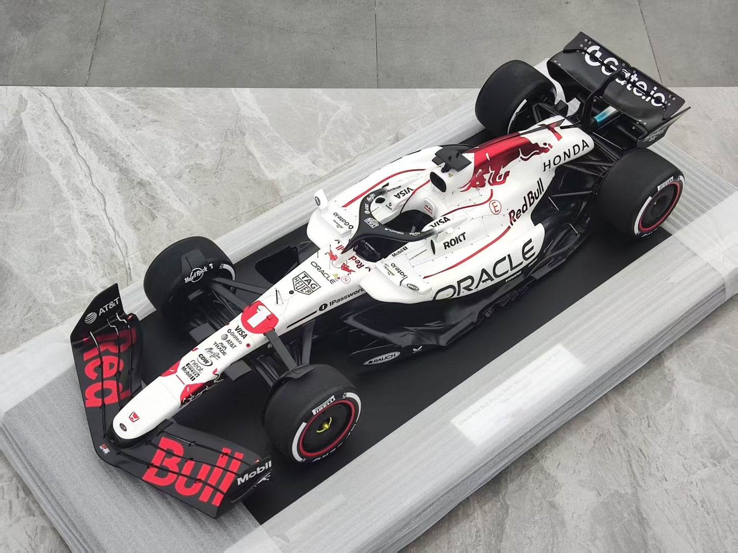 Spark 1/8 Red Bull Racing RB21 No.1 Oracle Red Bull Racing Winner Japanese GP
2025 Max Verstappen 08SP295