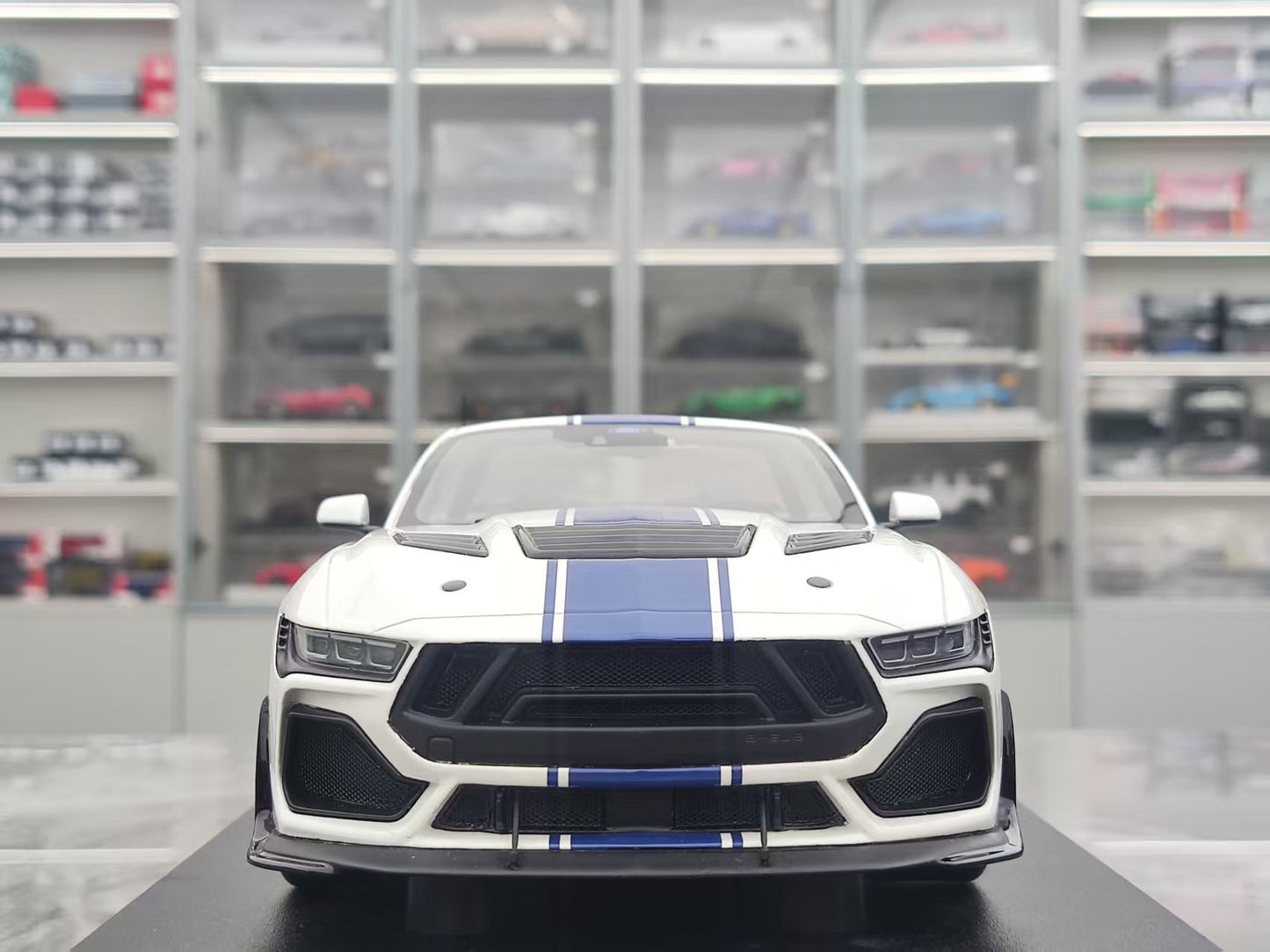 GT Spirit 1/18 Ford Shelby Mustang Supersnake White GT572