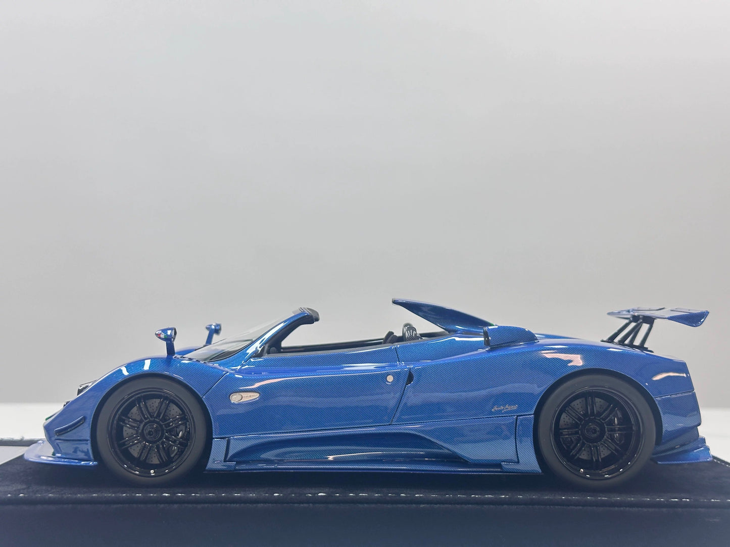 HH Model 1/18 Pagani Zonda Cinque Roadster Blue Full Carbon HH614