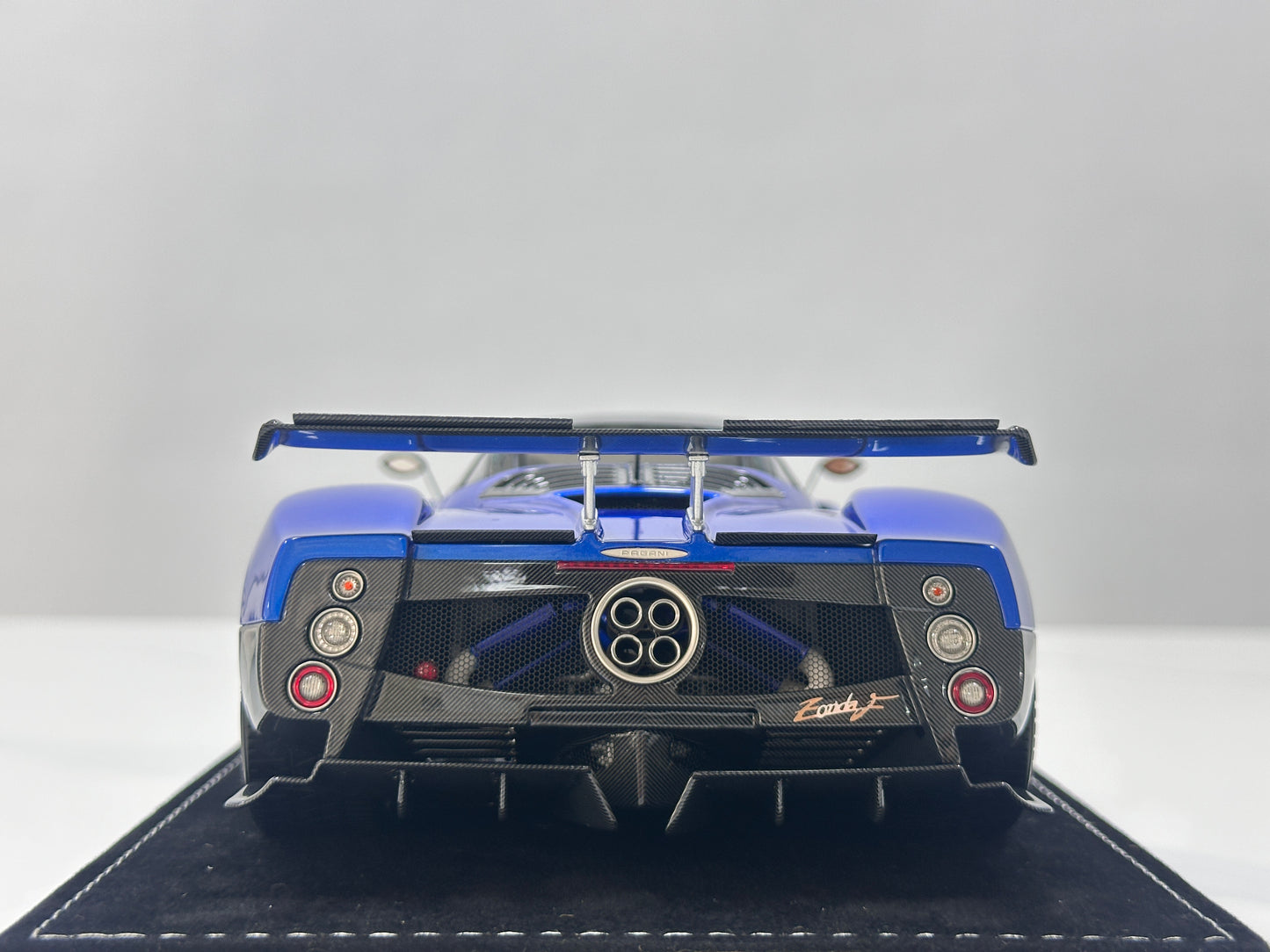 HH Model 1/18 Pagani Zonda F – Dark Blue with Gold Wheels (HH701)