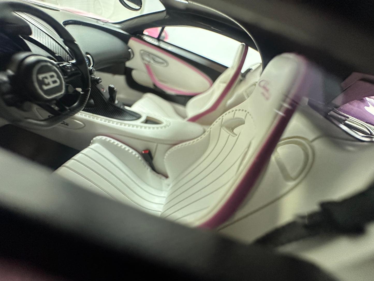 BBA MODEL 1/18 Bugatti Chiron Profilee in Girly Pink BBA074