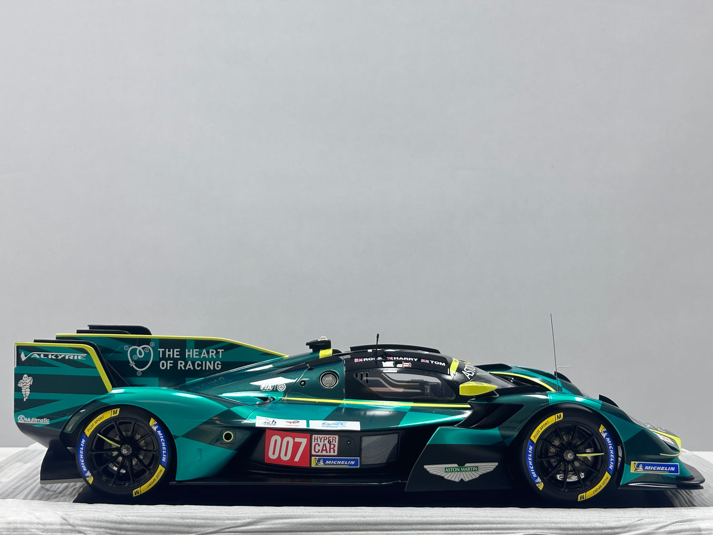 Spark 1/8 Aston Martin VALKYRIE NO.007 Black and Green Livery 08S003