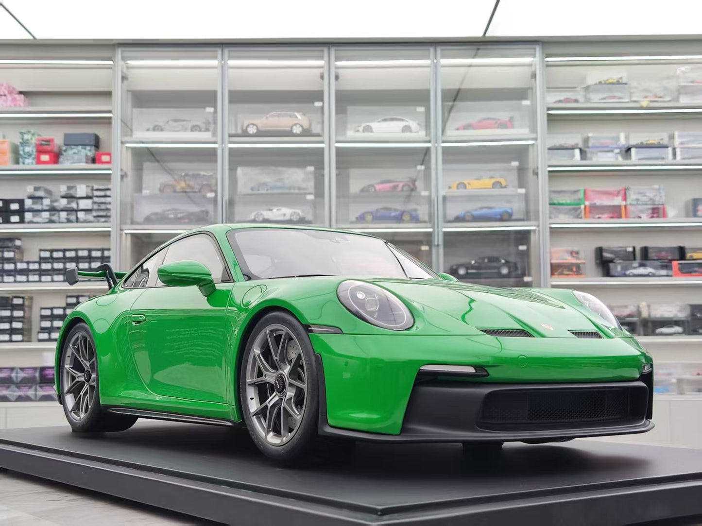 GT Spirit 1/8 Porsche 911 [992] GT3 Green GTS801601