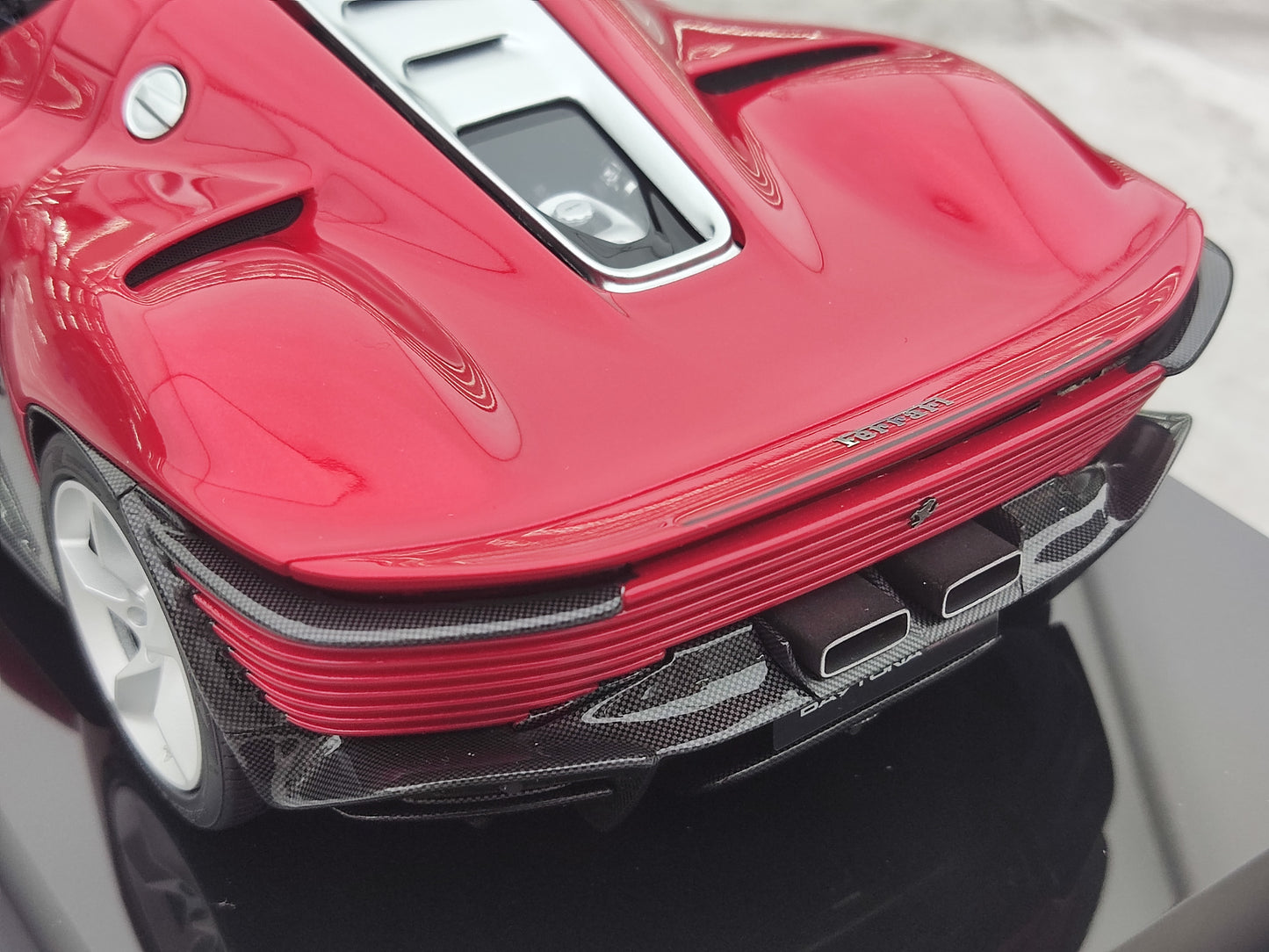 Amalgam 1/18 Ferrari Daytona SP3 Standard Red M6276-SC1