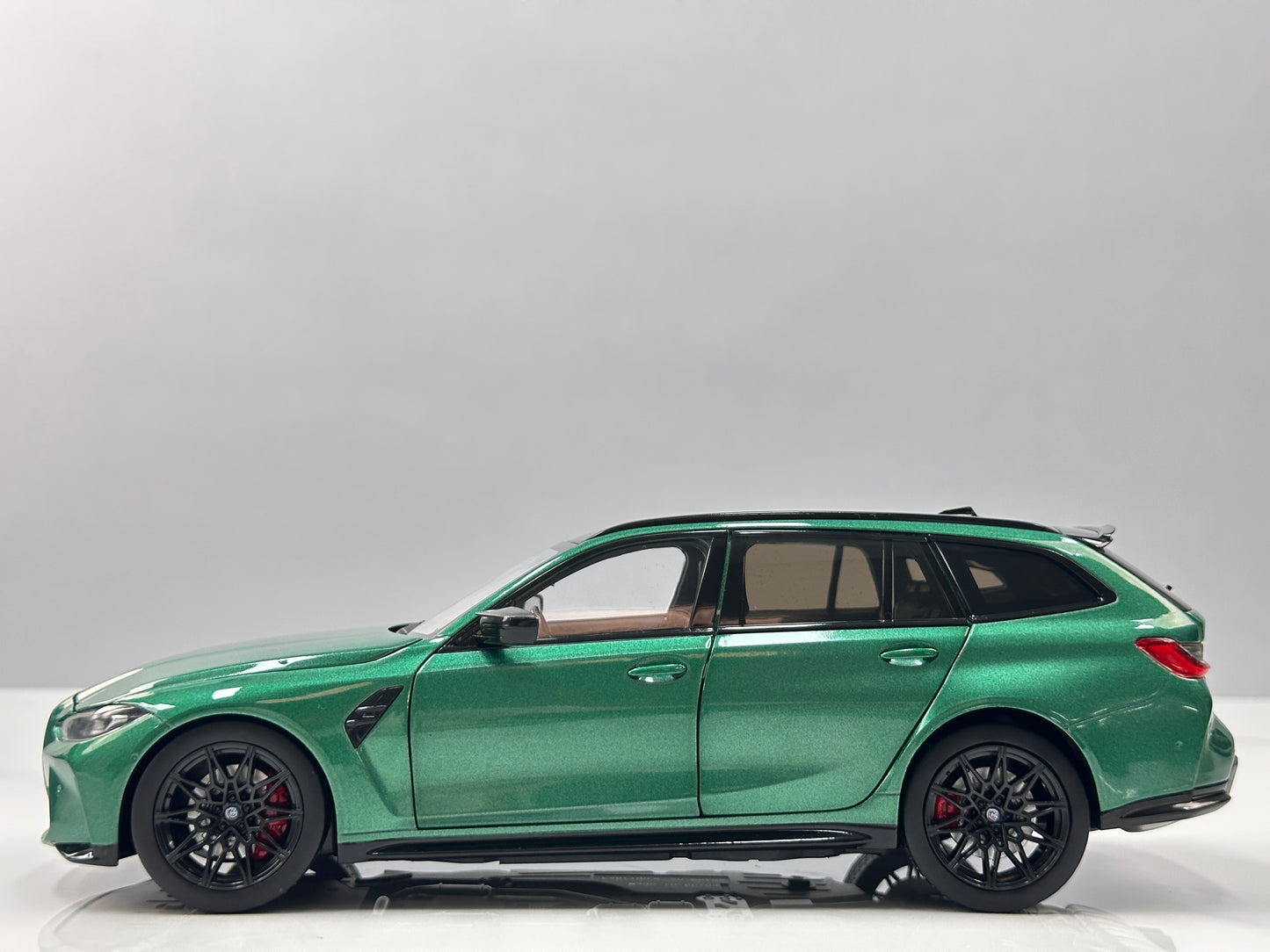 TSM MODEL 1/18 BMW M3 Touring (Isle of Man Green) TSM181030
