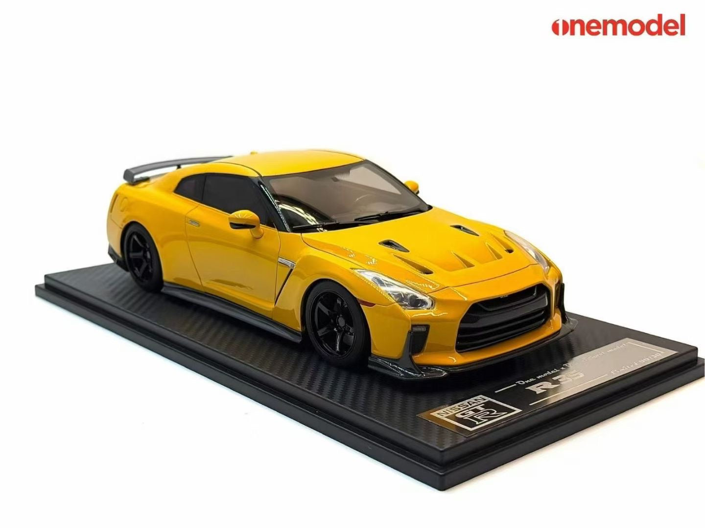One Model 1/18 Nissan GTR R35 Resin Model Car