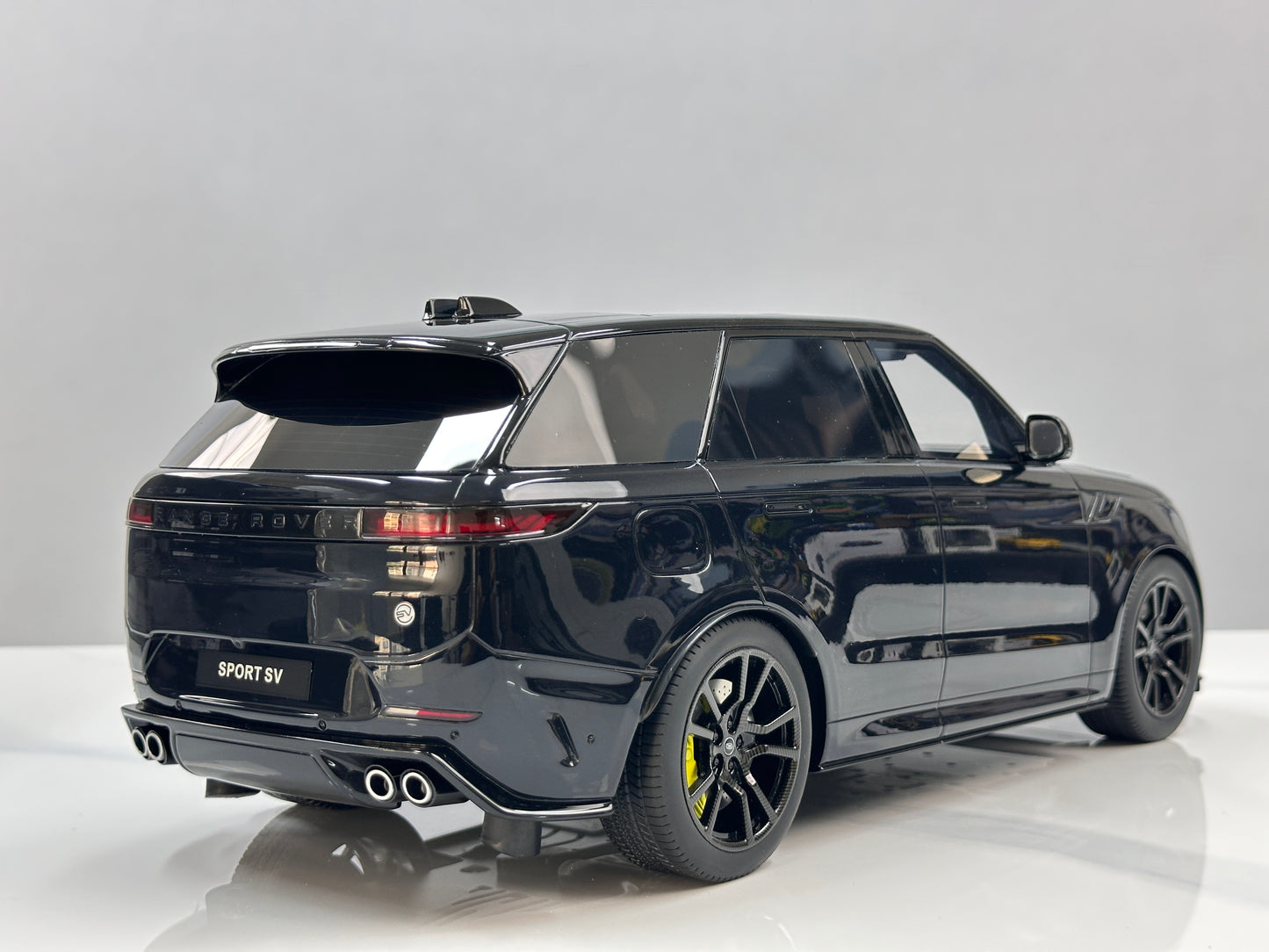 GT Spirit 1/12 Land Rover Range Rover Sport SV Edition Two Black GT555