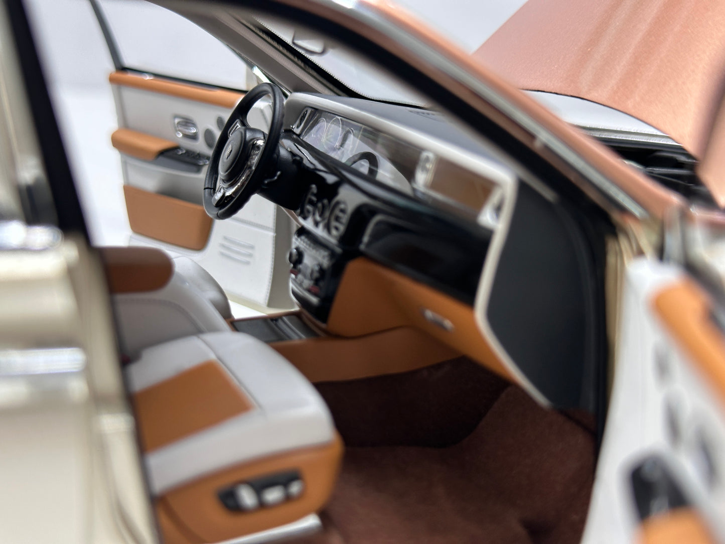 ZP 1/18 Rolls-Royce Phantom VIII Rose Gold/Champagne Gold ZP121