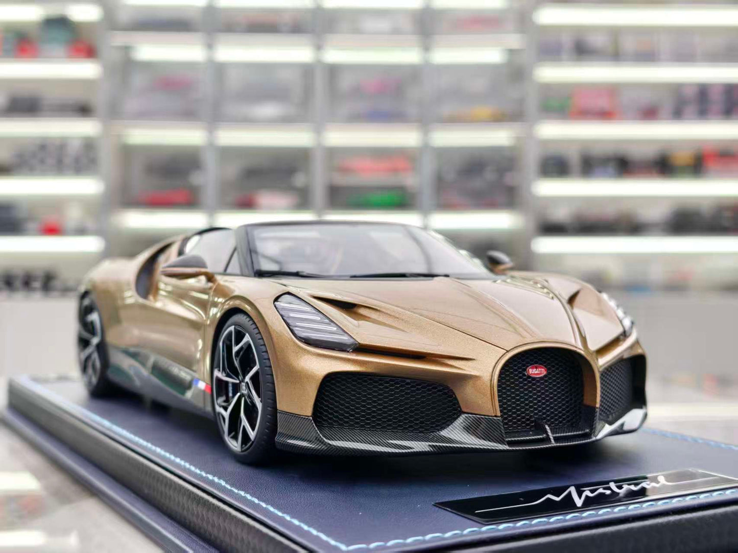 MR 1/18 Bugatti W16 Mistral Gold Edition BUG015D