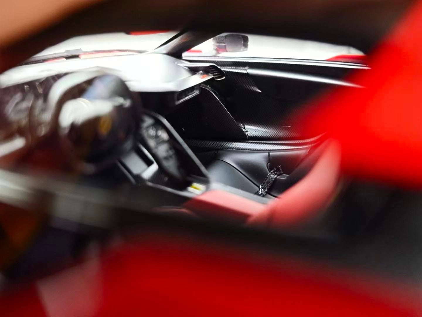 MR 1/18 Ferrari F80 Hardtop – Racing Red (FE045G)