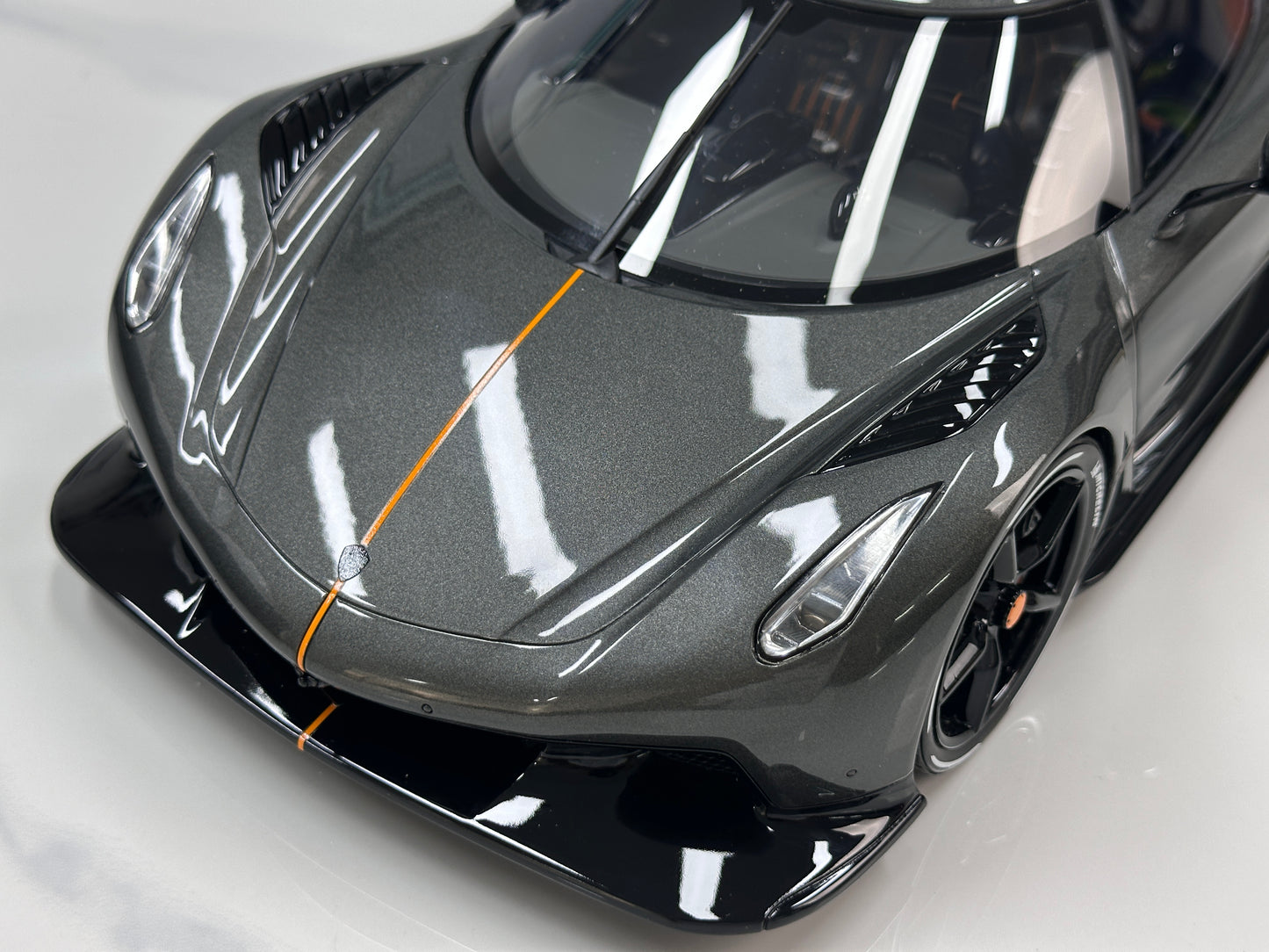 GT Spirit 1/12 Koenigsegg Jesko Absolut 0-400-0 km/h Record – Grey (GT575)
