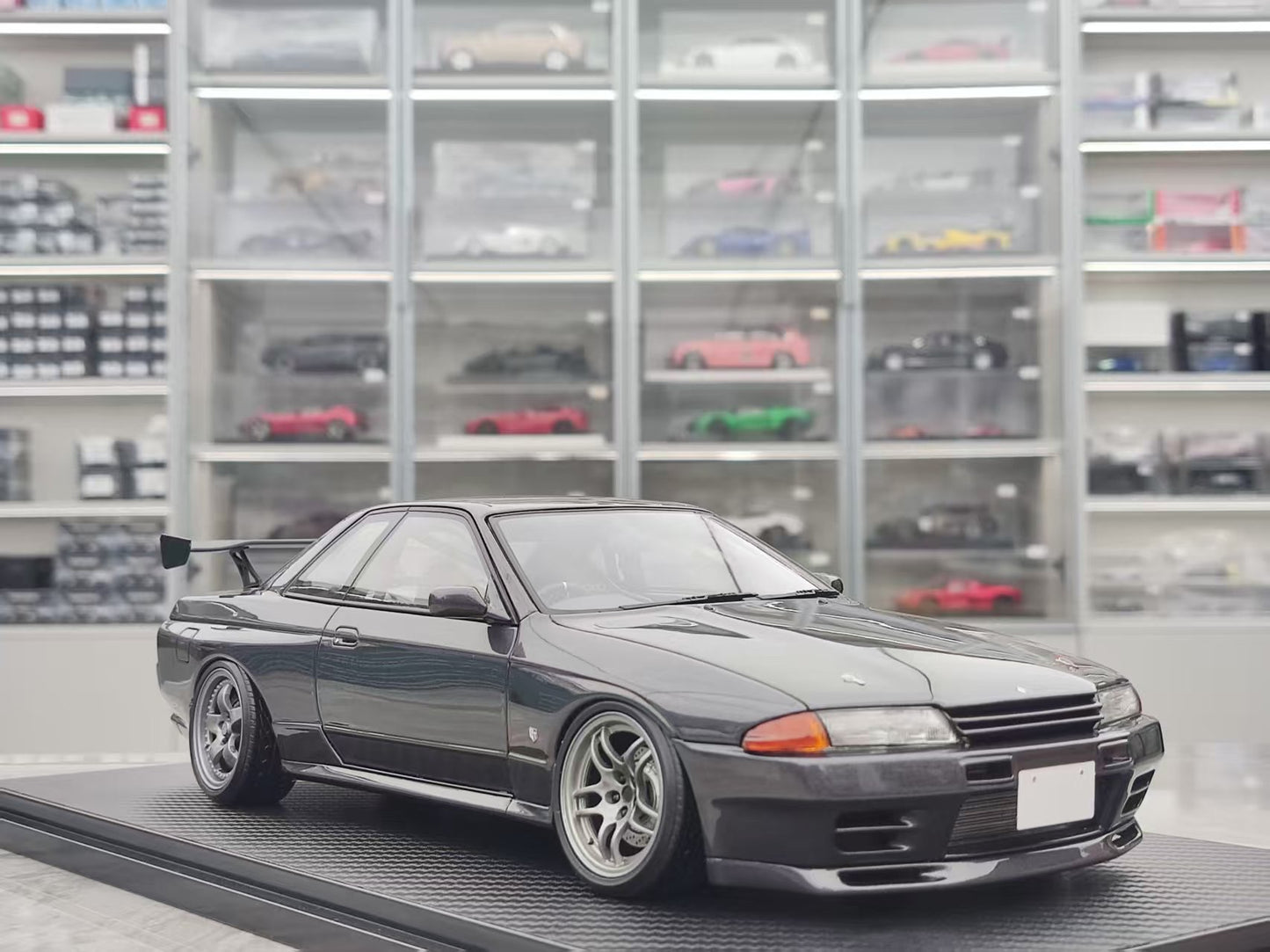 Ignition Model 1/18 Nissan Skyline GT-R (BNR32) Metallic Gunmetal Grey IG3545