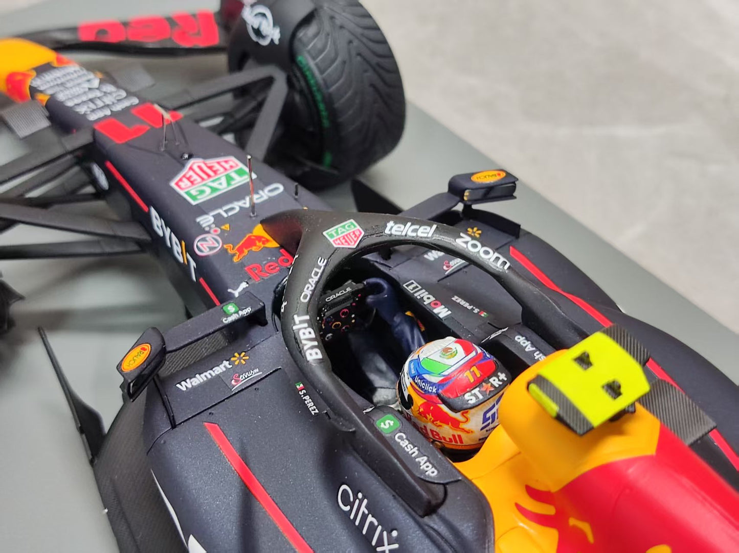 SPARK 1/18 Oracle Red Bull Racing RB18 (18S778)