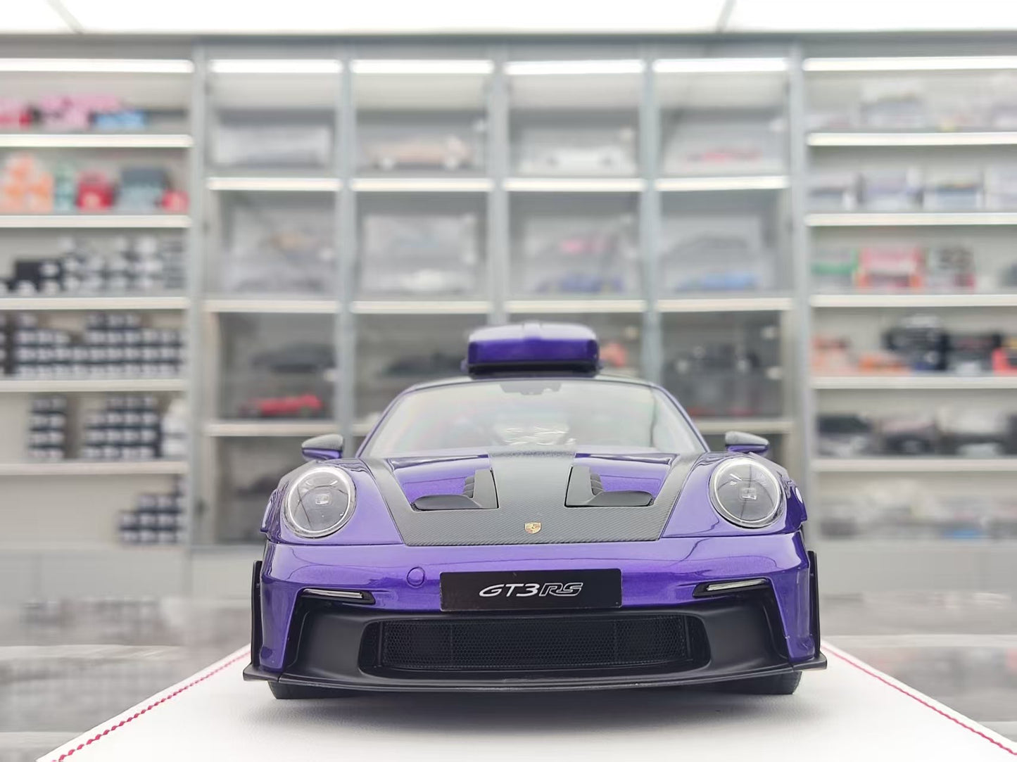 IVY 1/18 Porsche 992 GT3 RS Metallic Purple IM1837VBG