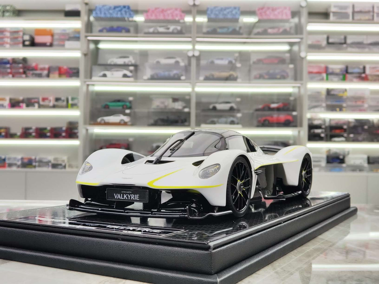 FRONTIART 1/18 Aston Martin Valkyrie Pearl White FA117
