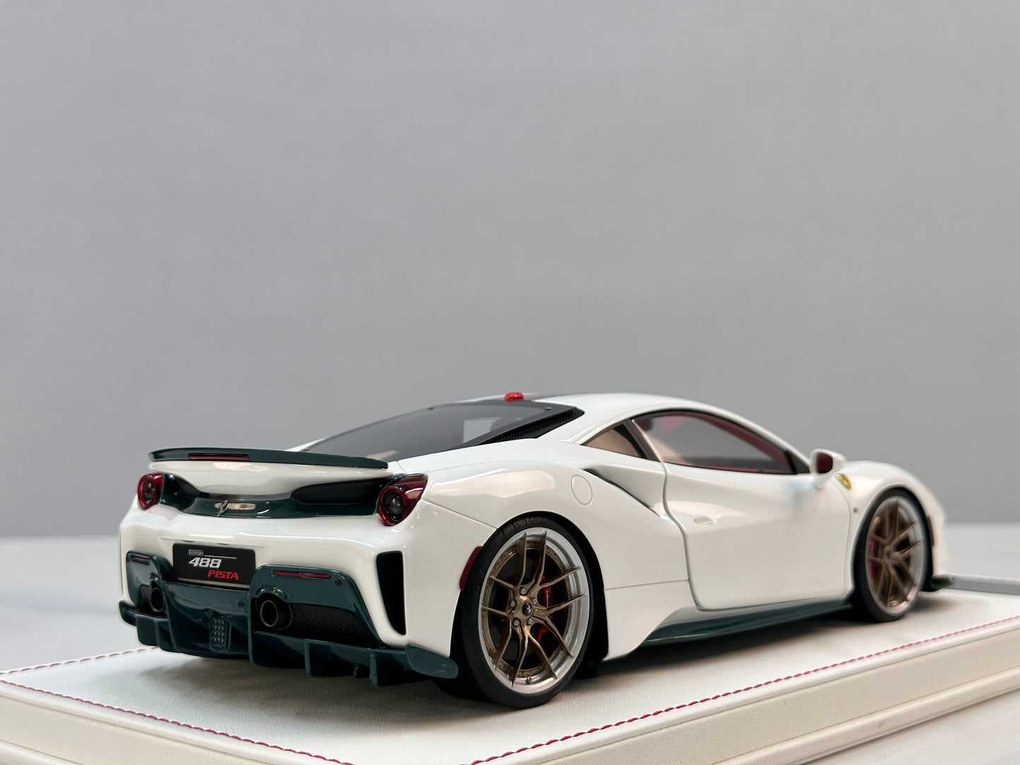 DM Pro 1:18 Ferrari 488P (White Base) — Style D: GUCCI Edition — Fully Opening Resin Model (DGP004A)