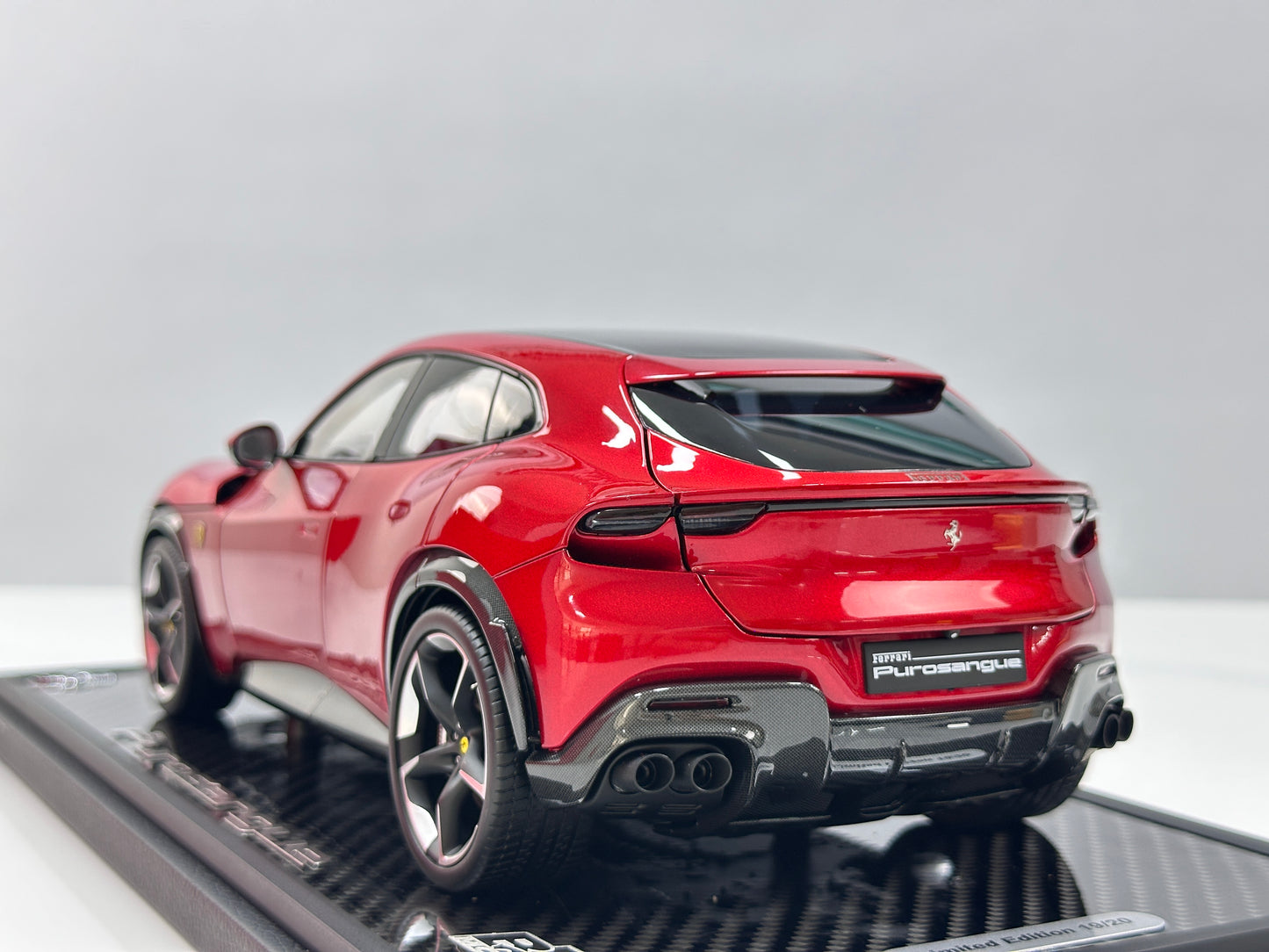 BBR 1/18 Ferrari Purosangue – Metallic Red, Black Roof, Carbon Fiber Underbody (HE180052BCH)
