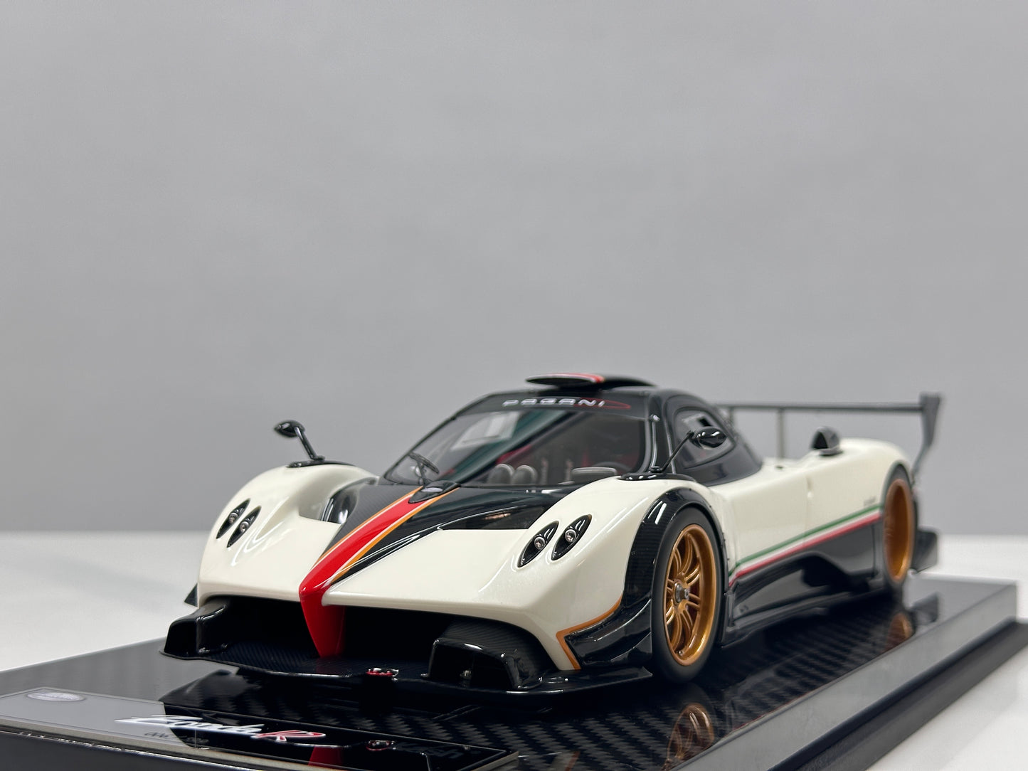 KASH MODEL 1/18 Pagani Zonda R Warm Pearl White KPZR003