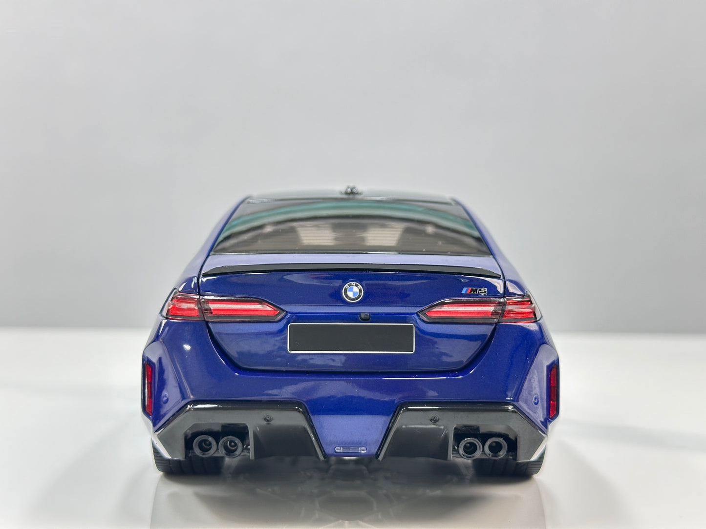 MINICHAMPS 1/18 BMW M5 2024 Metallic Blue 110023802