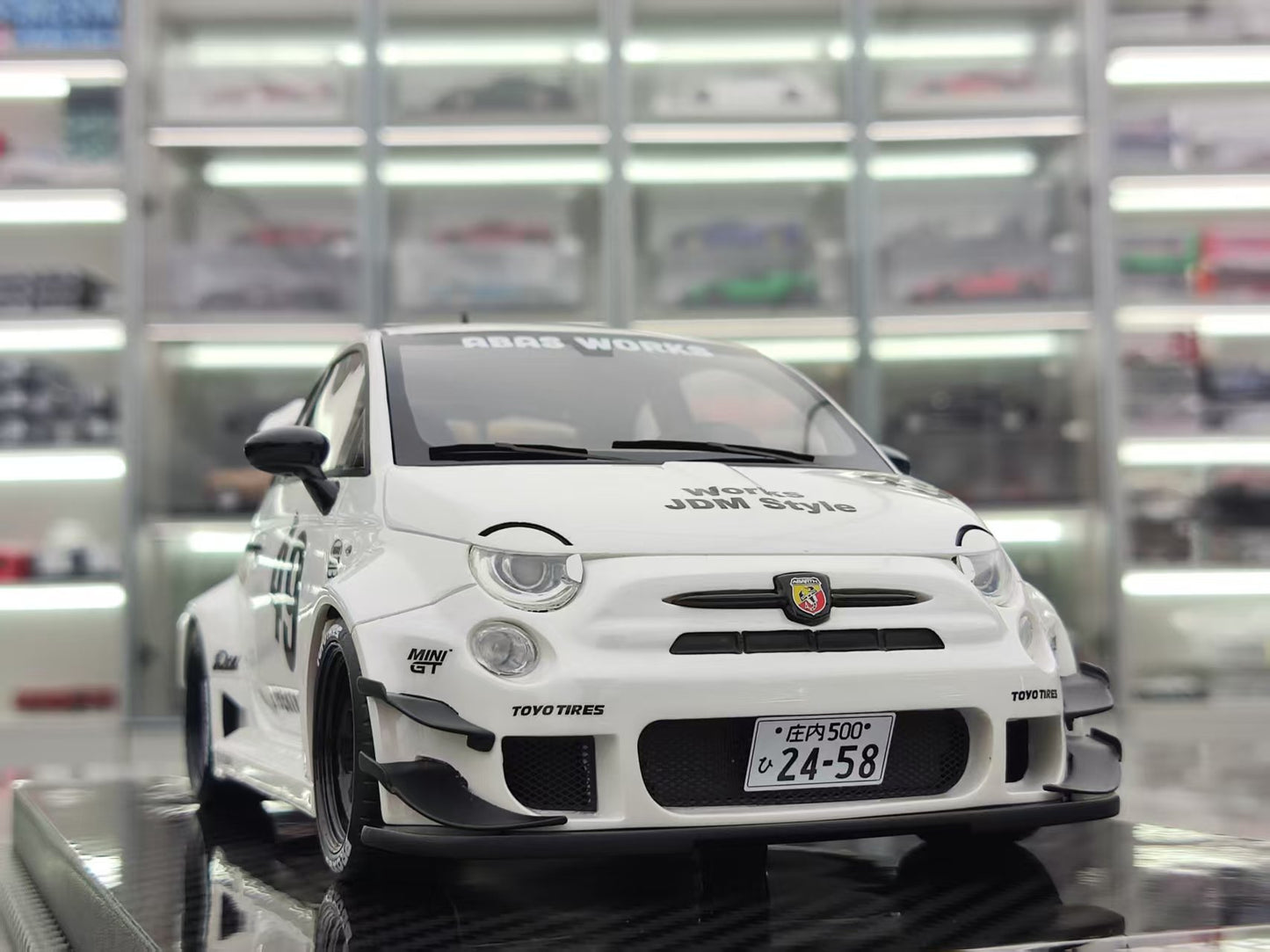 VIP 1/18 Abbas 595 Pearlescent White VIP181