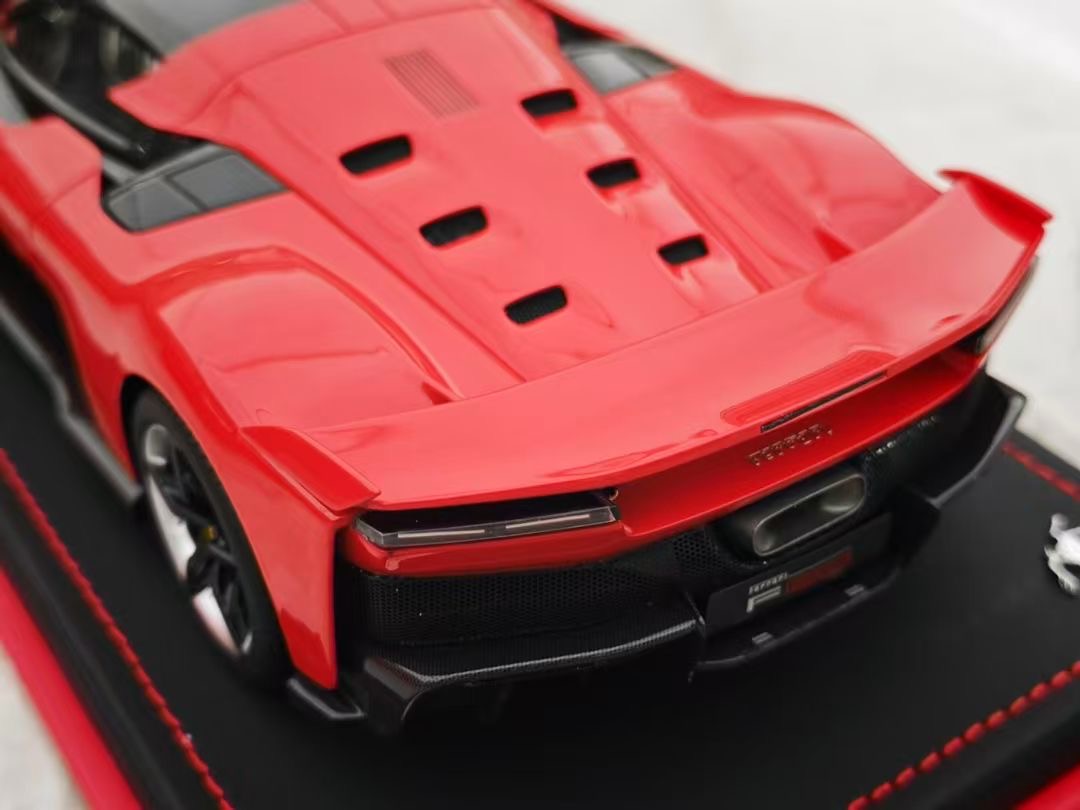 MR 1/18 Ferrari F80 Hardtop – Racing Red (FE045G)