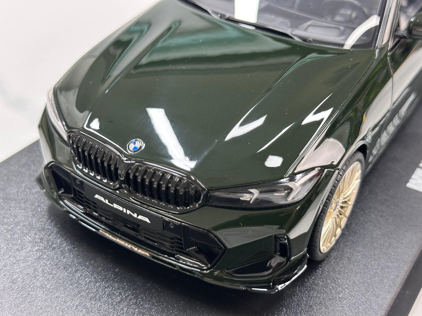 GT Spirit 1/18 BMW Alpina B3 GT Touring Green GT549