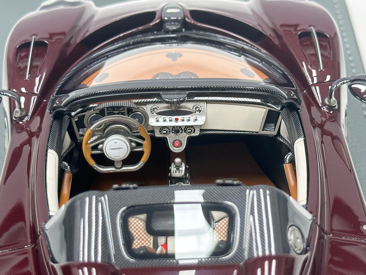 BBR 1/18 Pagani Utopia Roadster Full Carbon P18245A