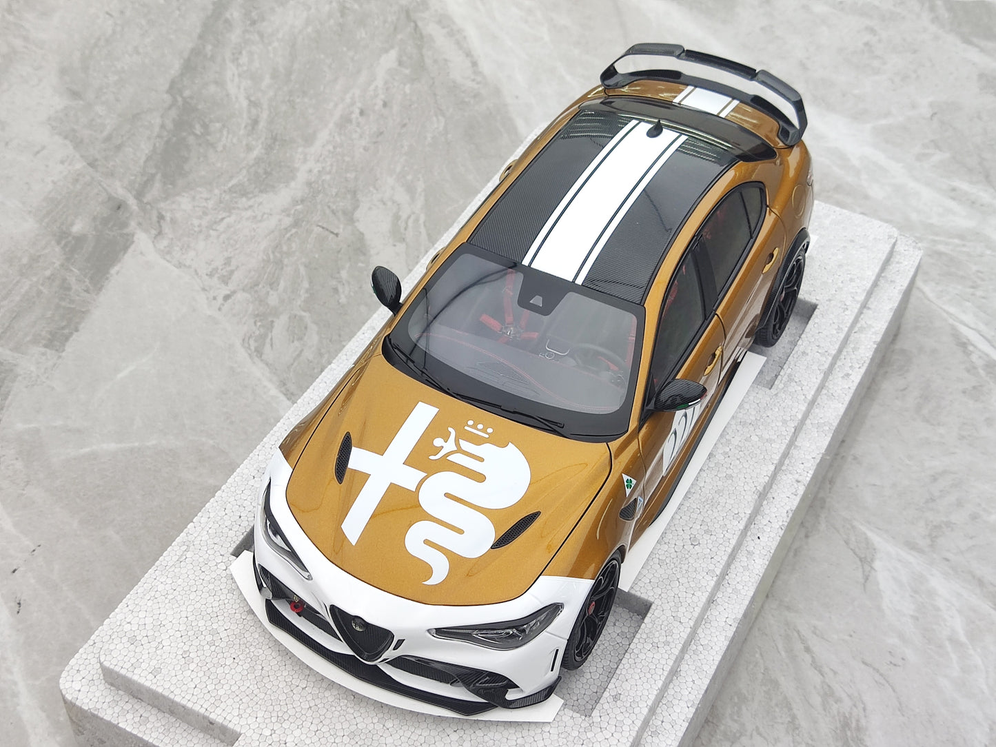 MOTORHELIX 1/18 Alfa Romeo Giulia GTAm Ochre Precious Metal MH325