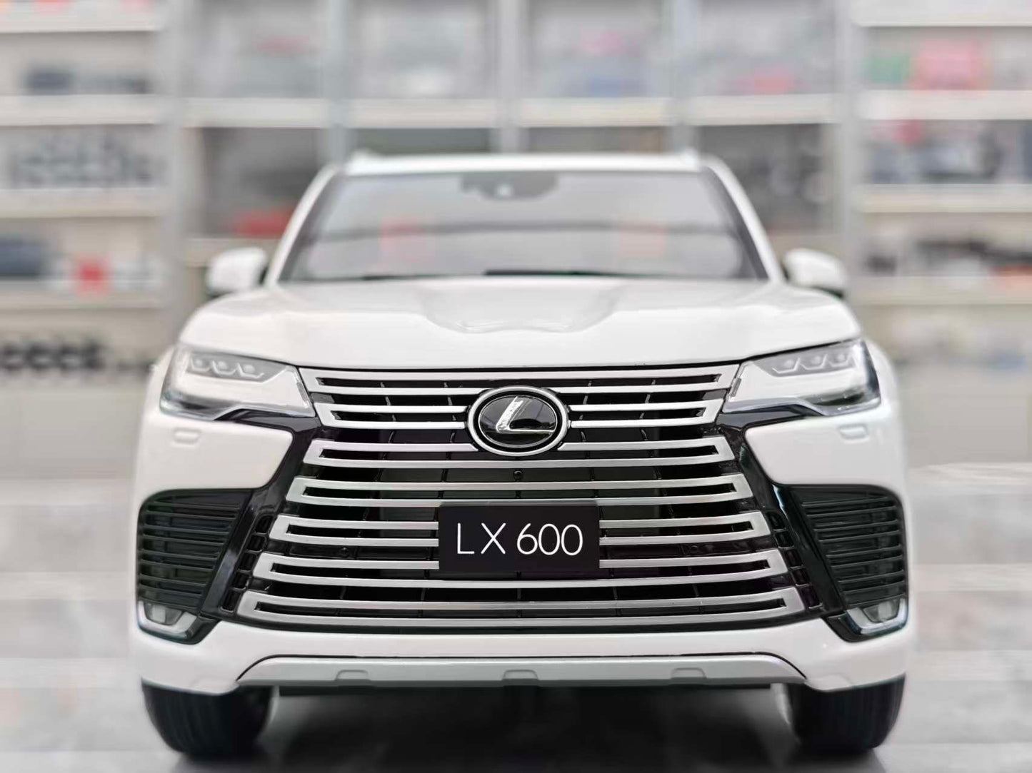 LCD 1/18 Lexus LX600 White Diecast Car Model LCD121