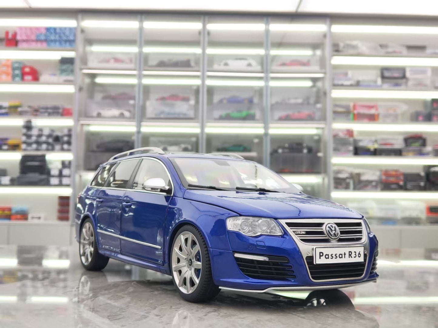 NZG 1/18 Volkswagen Passat Estate R36 Custom blue alloy car model ZP107