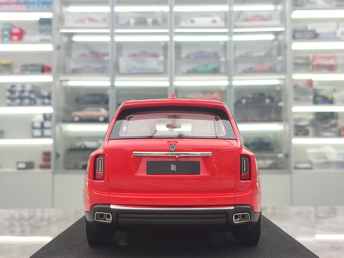 GL 1/18 Rolls-Royce Cullinan Red and White Resin Model JS-GL037
