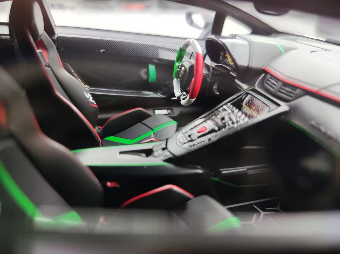 MAKEUP 1/18 Lamborghini Aventador SVJ White EML025F