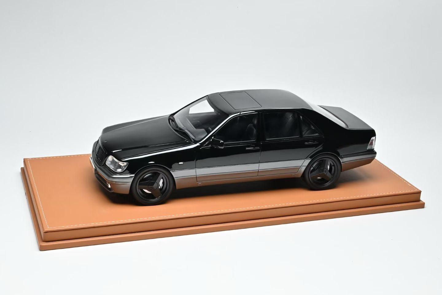 Vehicle Art 1/18 Mercedes-Benz BRABUS W140