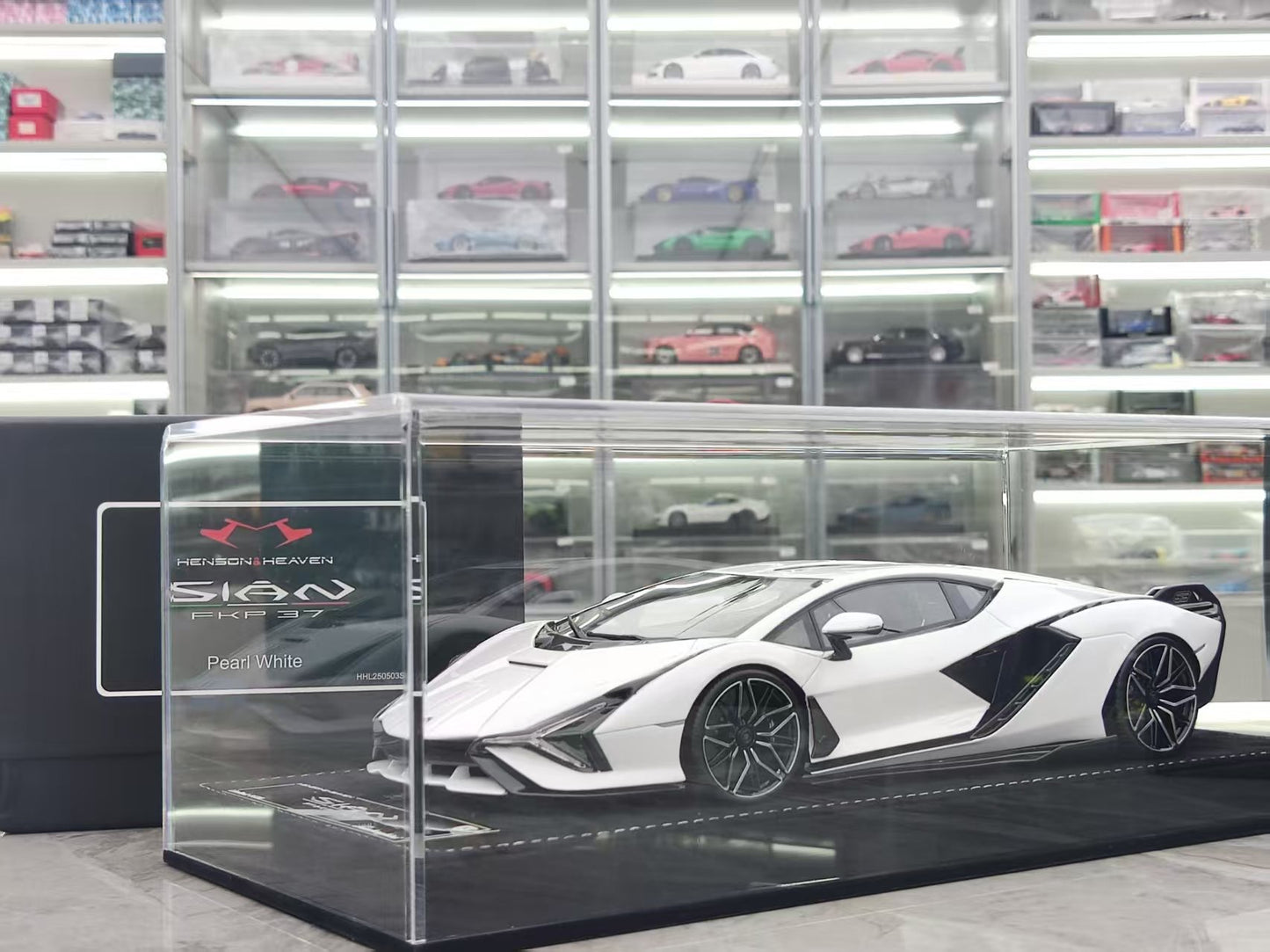 HH Model 1/18 Lamborghini Sian FKP 37 Pearl White HH497