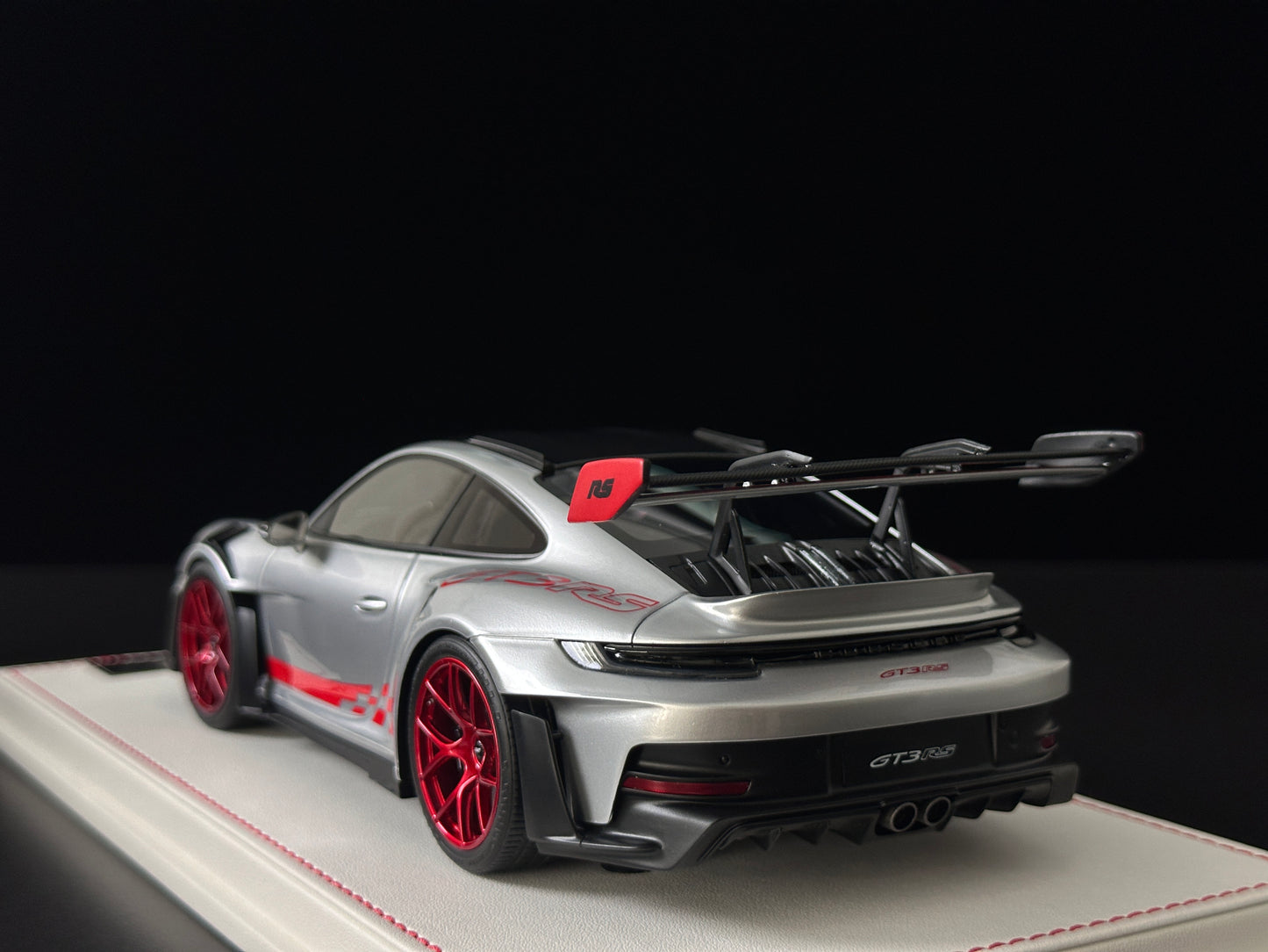 GH MODEL 1/18 Porsche 992 GT3RS Red Seals/GT Silver GH014