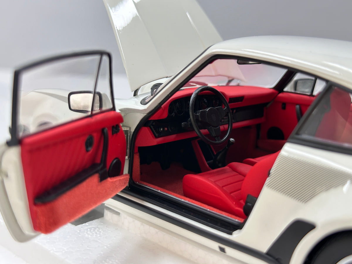 AUTOart 1/18 Porsche 911 (930) Turbo 3.0 White 78113