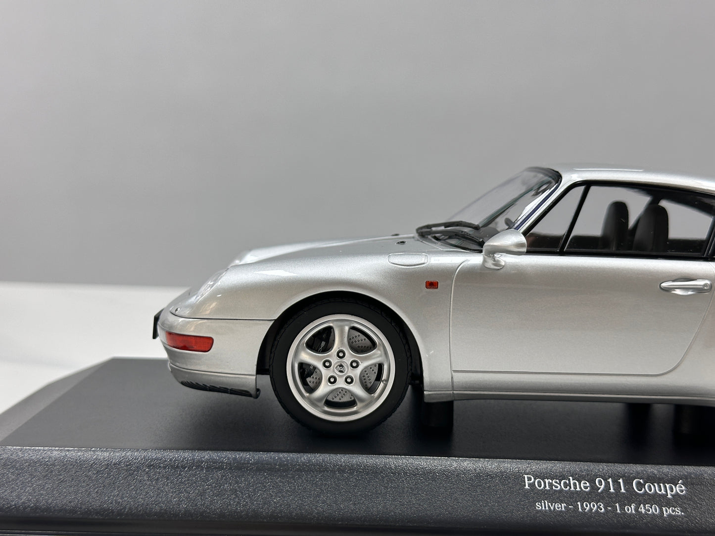 MINICHAMPS 1/18 Porsche 911 (993) 1993 Silver 155061101