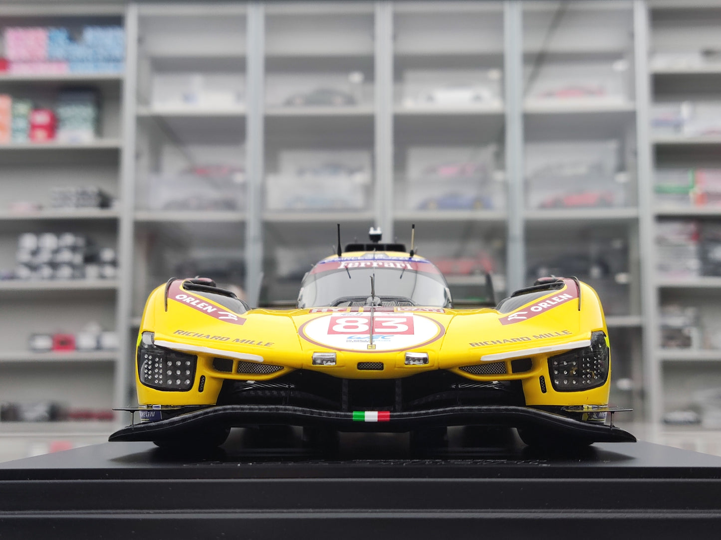 Looksmart 1/18 Ferrari 499P AF Corse Team 2025 Le Mans Hypercar Class Victory No. 83, Yellow LS18LM053
