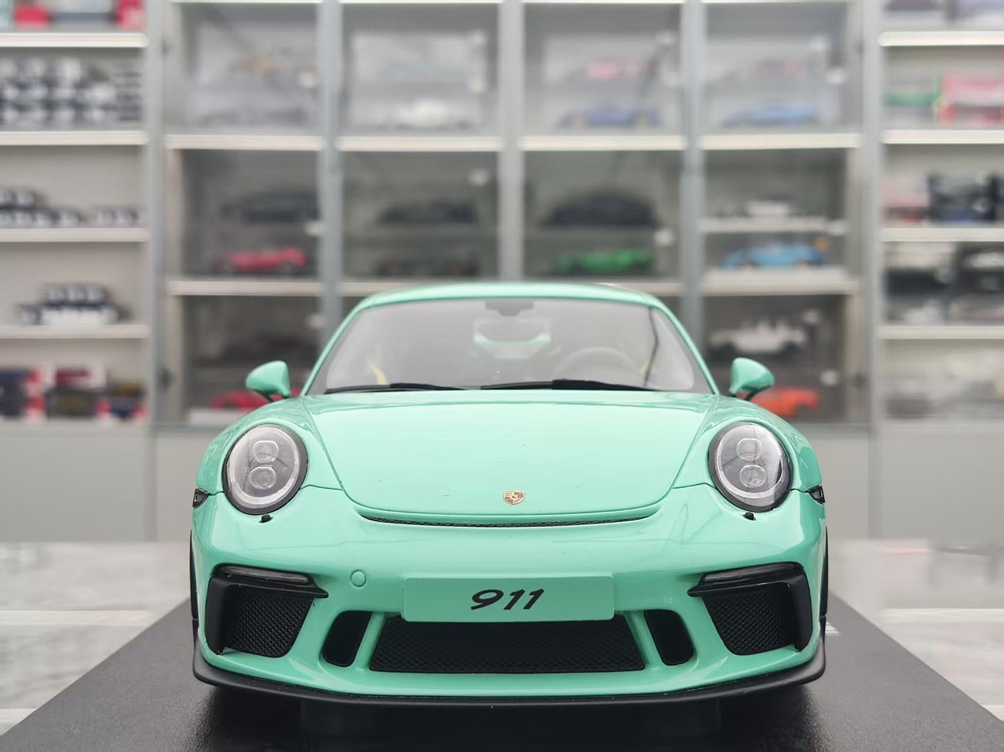 GT Spirit 1/18 Porsche 911 [991.2] GT3 Green GT550
