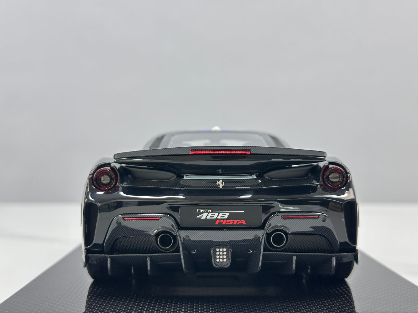 DM Pro 1:18 Ferrari 488P – Black Base, Style F – Black – Fully Opening Resin Model (DGP006B)