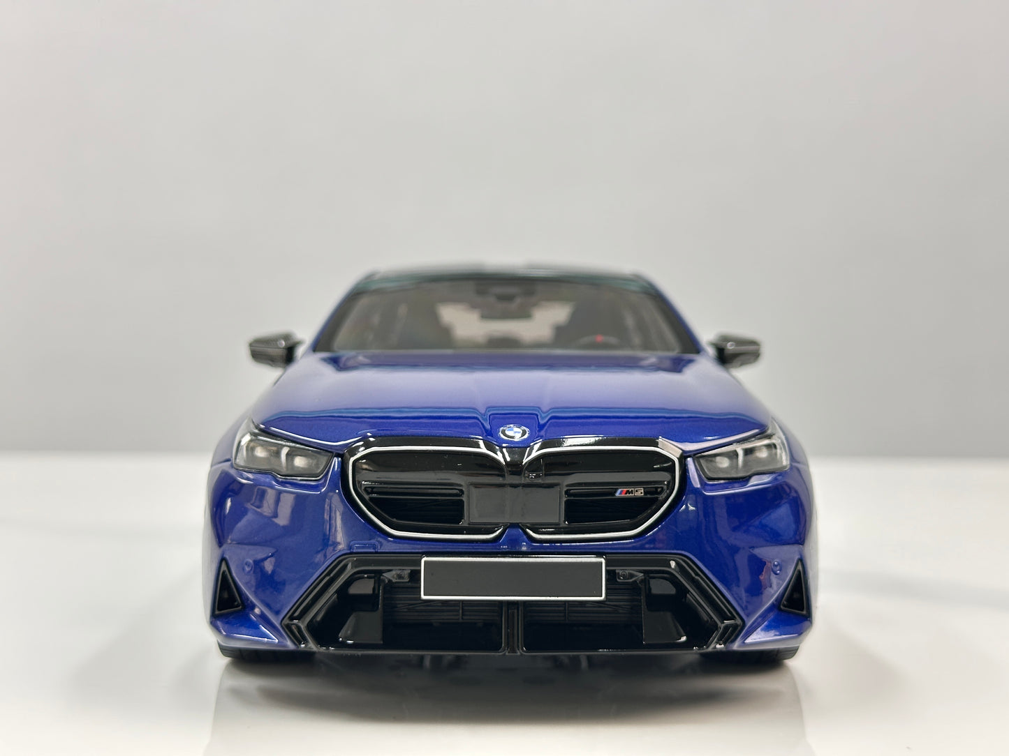 MINICHAMPS 1/18 BMW M5 2024 Metallic Blue 110023802