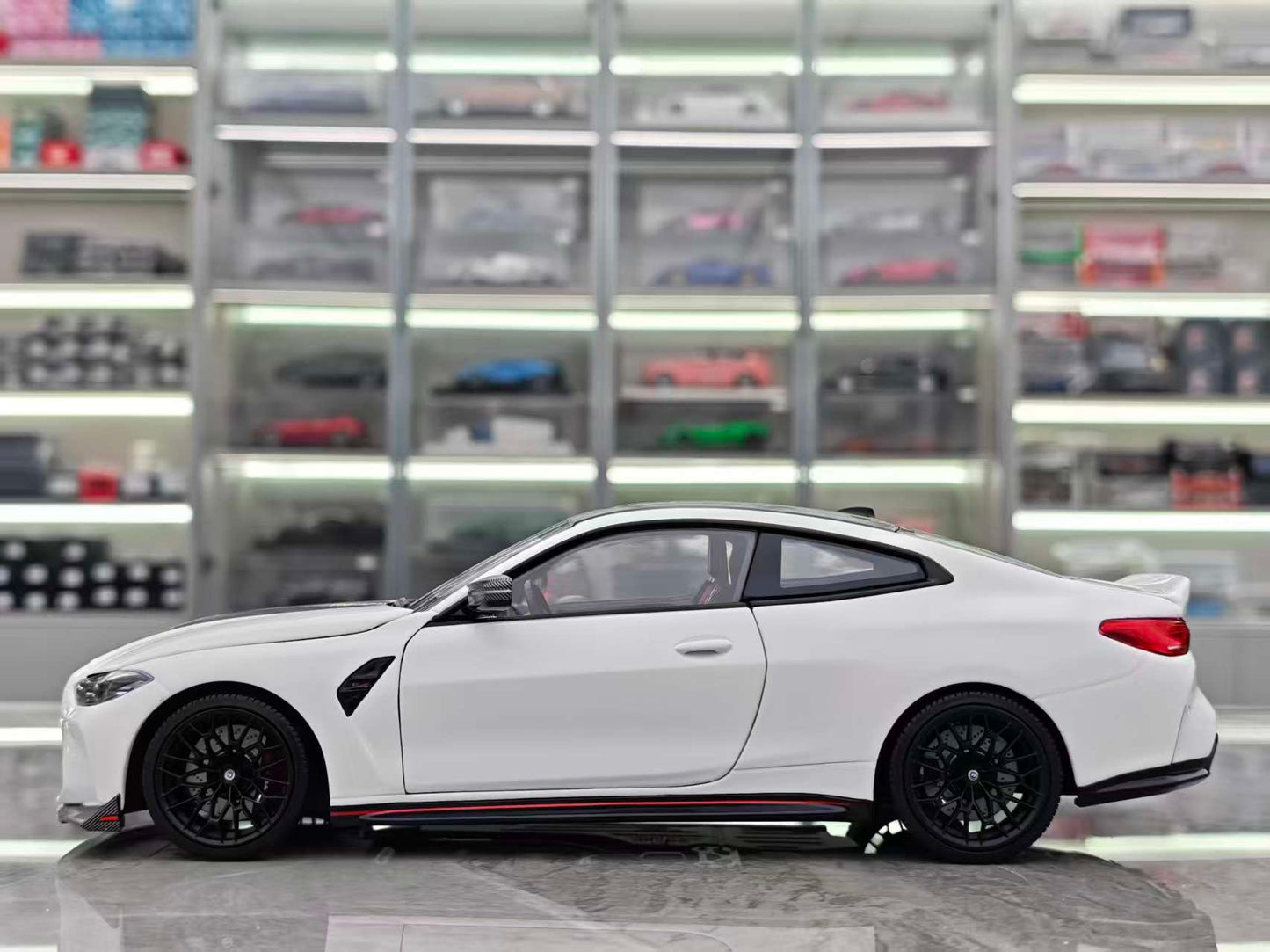 MINICHAMPS 1/18 BMW M4 CSL 2023 White 110023022