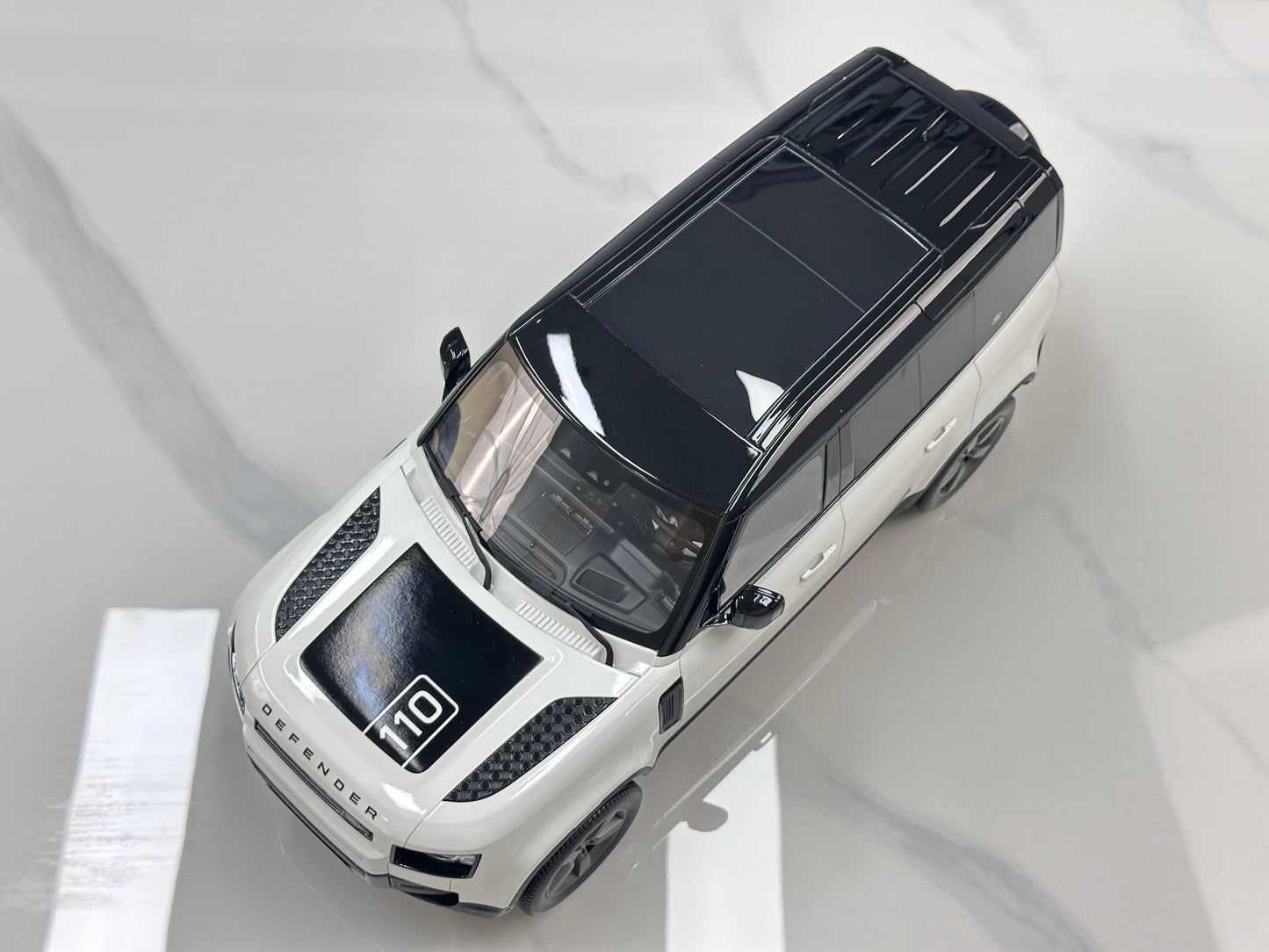 GT Spirit 1/12 Land Rover DEFENDER 110 P400X White GT554