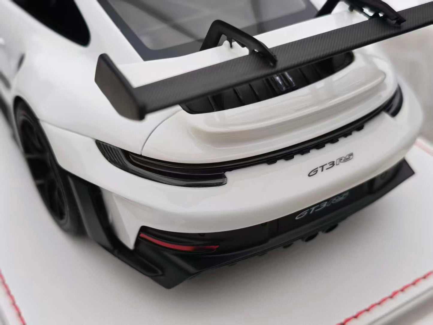 GH MODEL 1/18 Porsche 992 GT3RS Glowing Green GH013